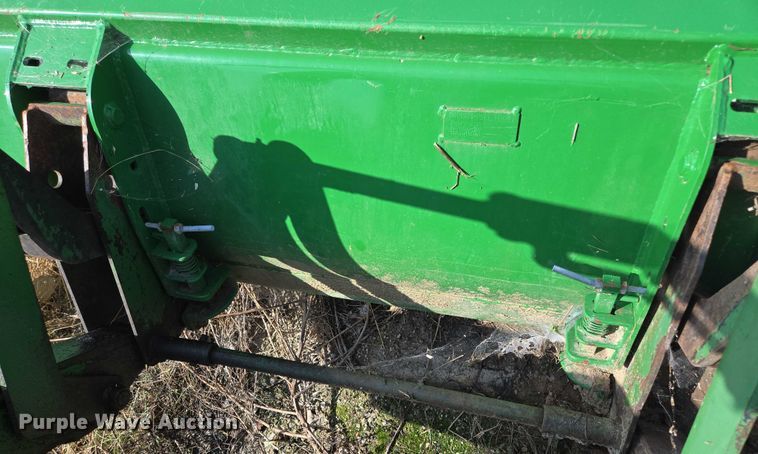 image for item EF1819 1994 John Deere 7200 MFWD tractor