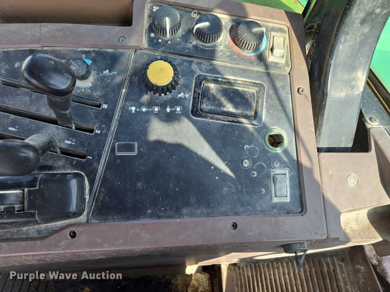 image for item EF1819 1994 John Deere 7200 MFWD tractor