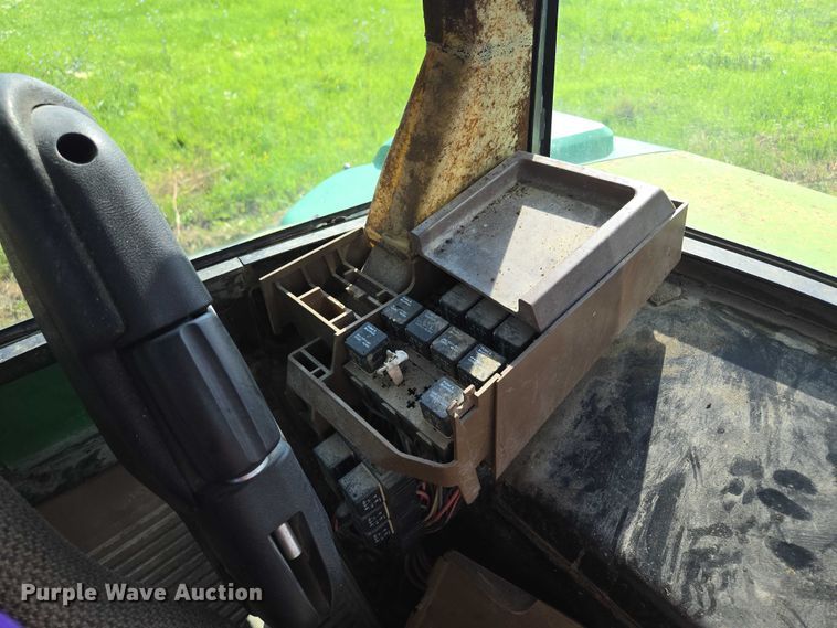 image for item EF1819 1994 John Deere 7200 MFWD tractor