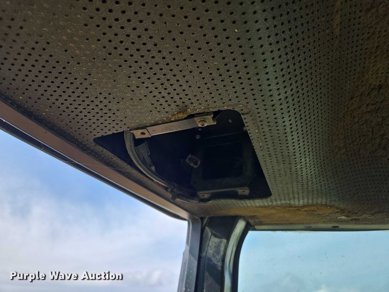 image for item EF1819 1994 John Deere 7200 MFWD tractor