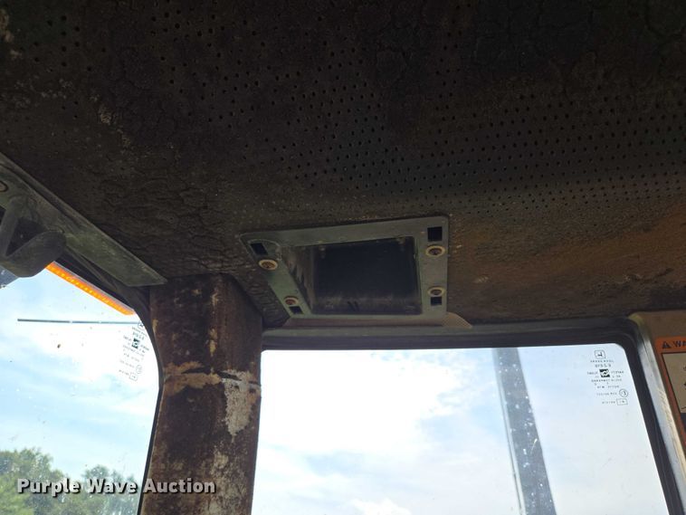 image for item EF1819 1994 John Deere 7200 MFWD tractor