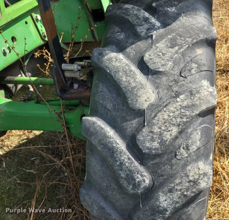 image for item EF1819 1994 John Deere 7200 MFWD tractor