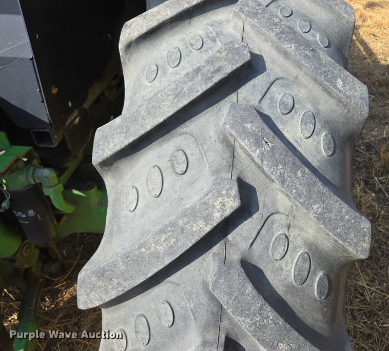 image for item EF1819 1994 John Deere 7200 MFWD tractor