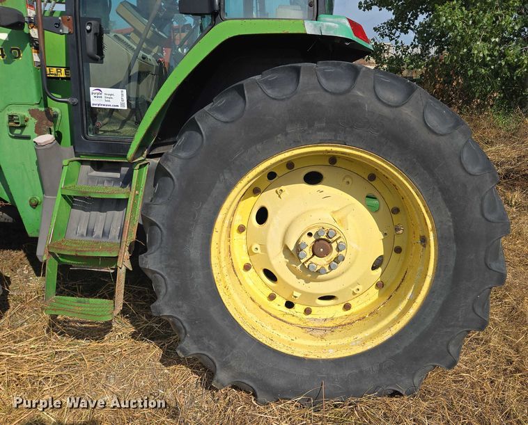 image for item EF1819 1994 John Deere 7200 MFWD tractor