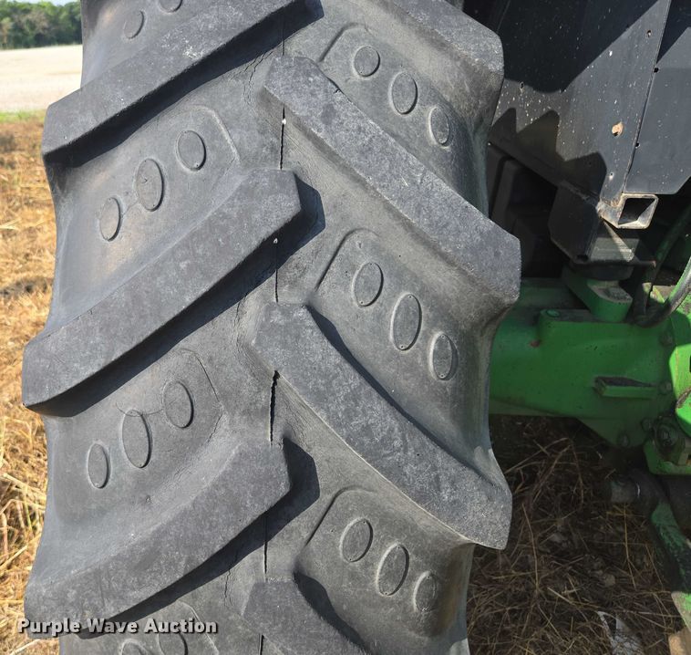 image for item EF1819 1994 John Deere 7200 MFWD tractor