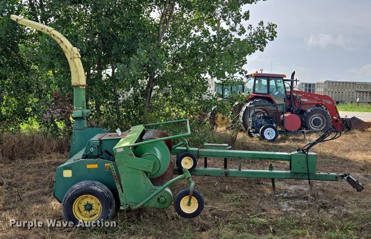 image for item EF1825 1989 John Deere 3970 forage harvester