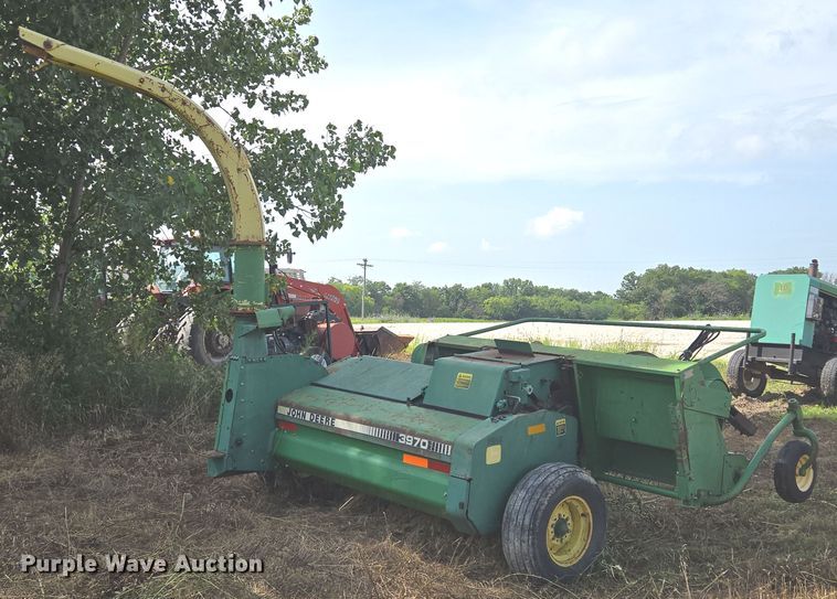 image for item EF1825 1989 John Deere 3970 forage harvester