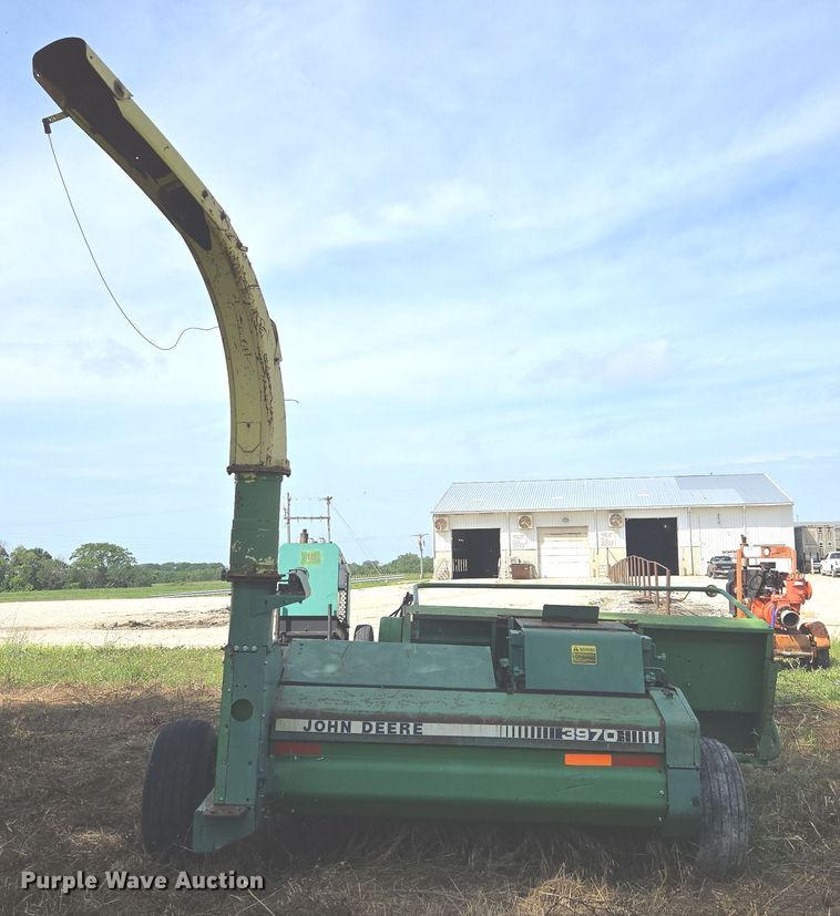 image for item EF1825 1989 John Deere 3970 forage harvester