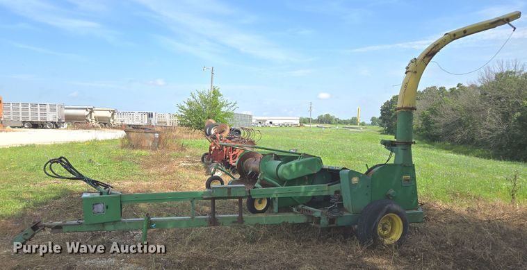 image for item EF1825 1989 John Deere 3970 forage harvester