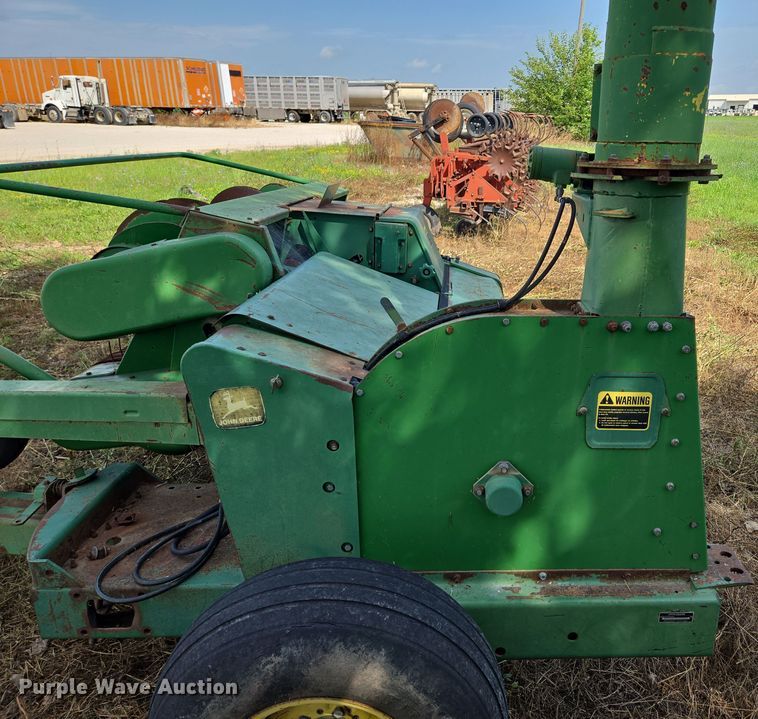 image for item EF1825 1989 John Deere 3970 forage harvester