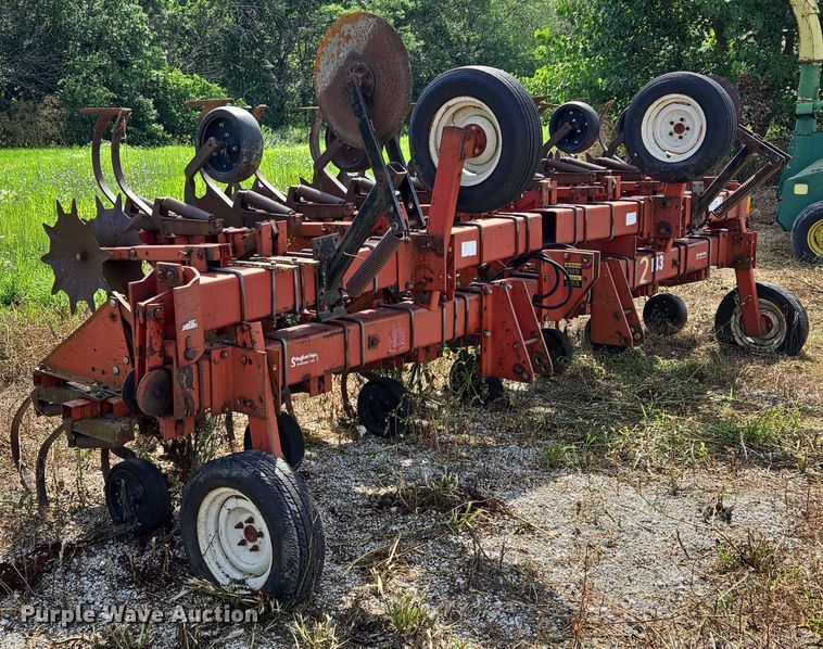 image for item EF1827 International Harvester 183 row crop cultivator