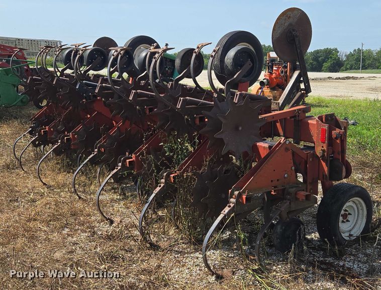 image for item EF1827 International Harvester 183 row crop cultivator
