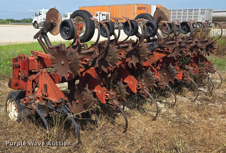 image for item EF1827 International Harvester 183 row crop cultivator