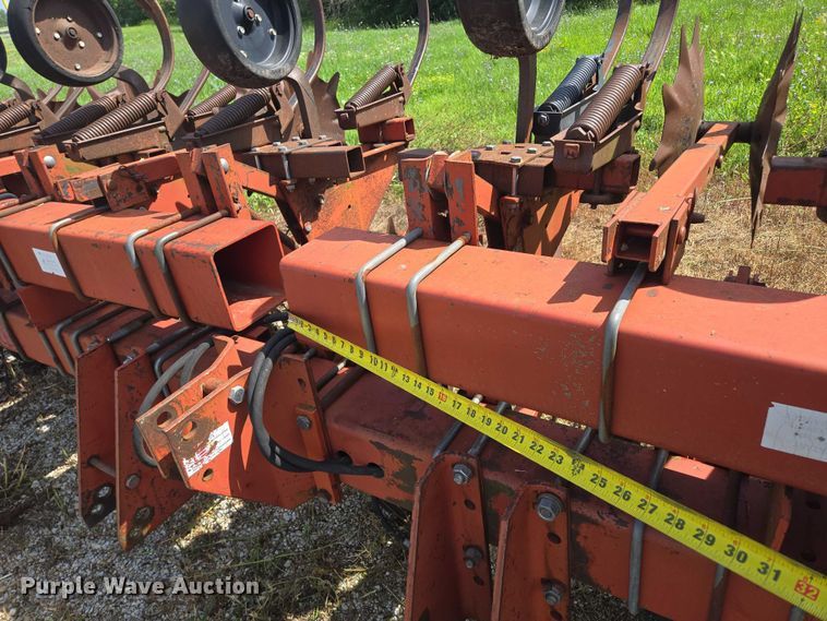 image for item EF1827 International Harvester 183 row crop cultivator