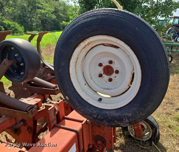 image for item EF1827 International Harvester 183 row crop cultivator