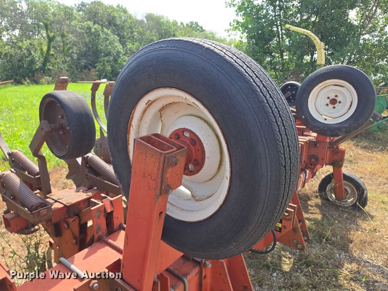 image for item EF1827 International Harvester 183 row crop cultivator