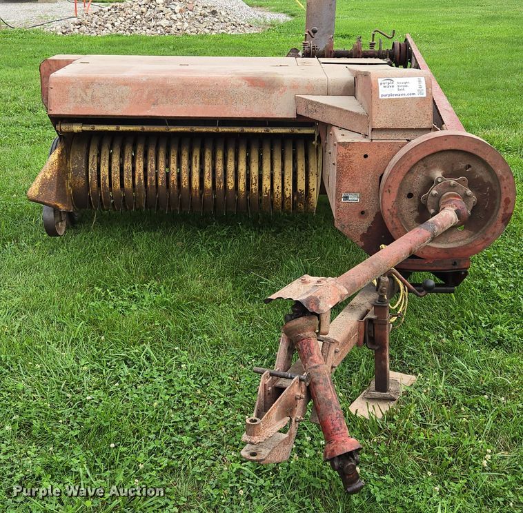 image for item EF1848 New Holland  269 small square baler