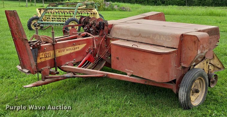 image for item EF1848 New Holland  269 small square baler