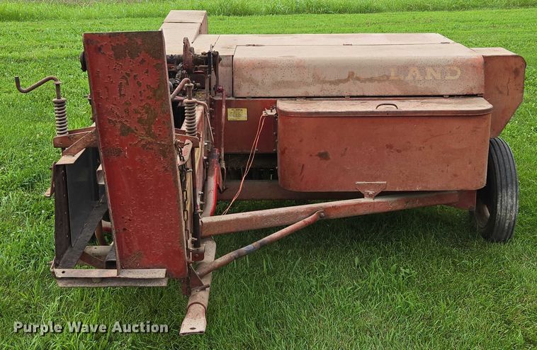 image for item EF1848 New Holland  269 small square baler