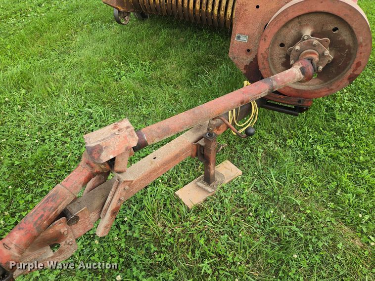image for item EF1848 New Holland  269 small square baler