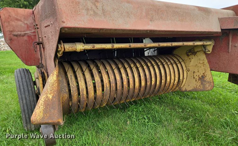image for item EF1848 New Holland  269 small square baler