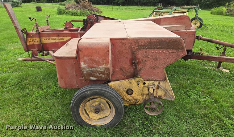 image for item EF1848 New Holland  269 small square baler