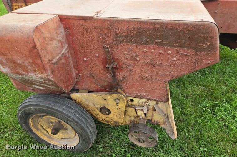 image for item EF1848 New Holland  269 small square baler