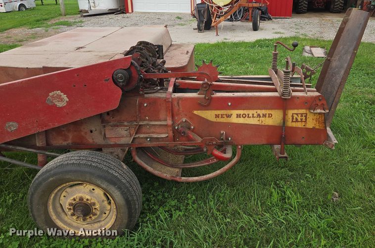 image for item EF1848 New Holland  269 small square baler