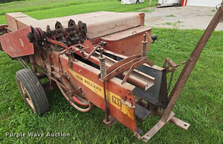 image for item EF1848 New Holland  269 small square baler