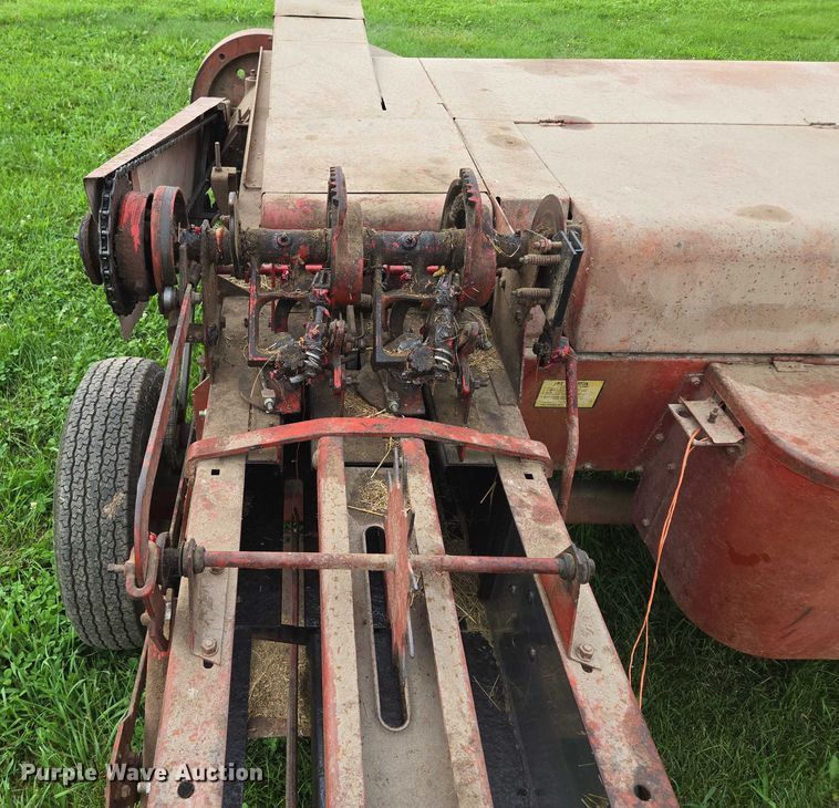 image for item EF1848 New Holland  269 small square baler