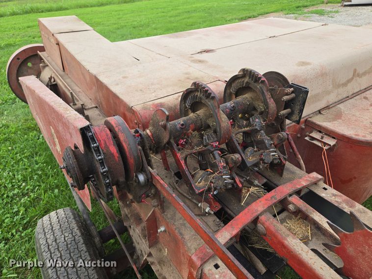 image for item EF1848 New Holland  269 small square baler