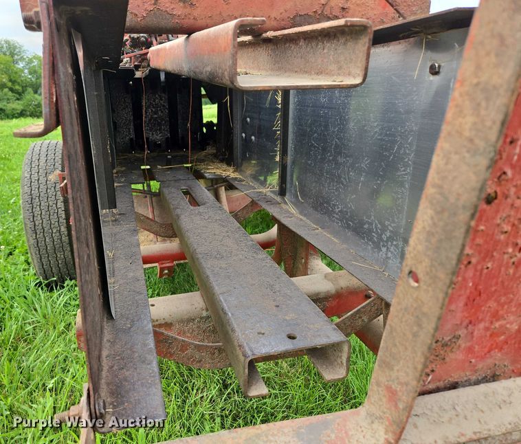 image for item EF1848 New Holland  269 small square baler