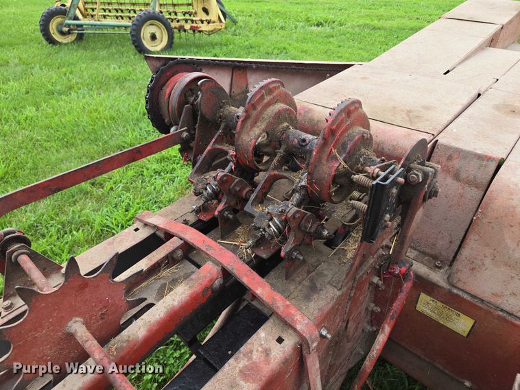 image for item EF1848 New Holland  269 small square baler