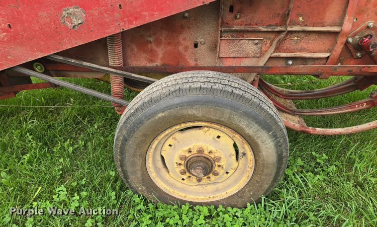 image for item EF1848 New Holland  269 small square baler