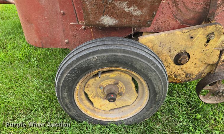 image for item EF1848 New Holland  269 small square baler