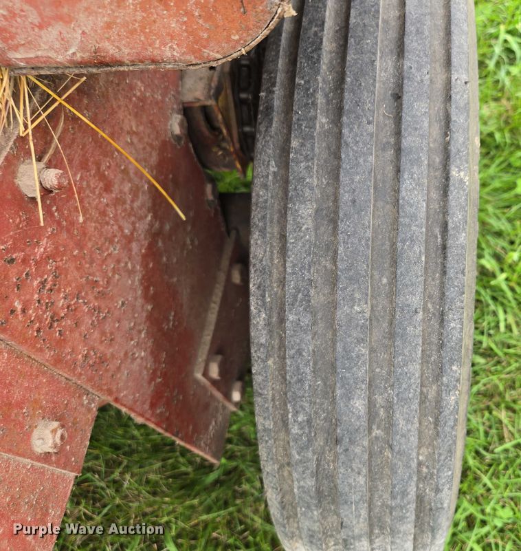 image for item EF1848 New Holland  269 small square baler