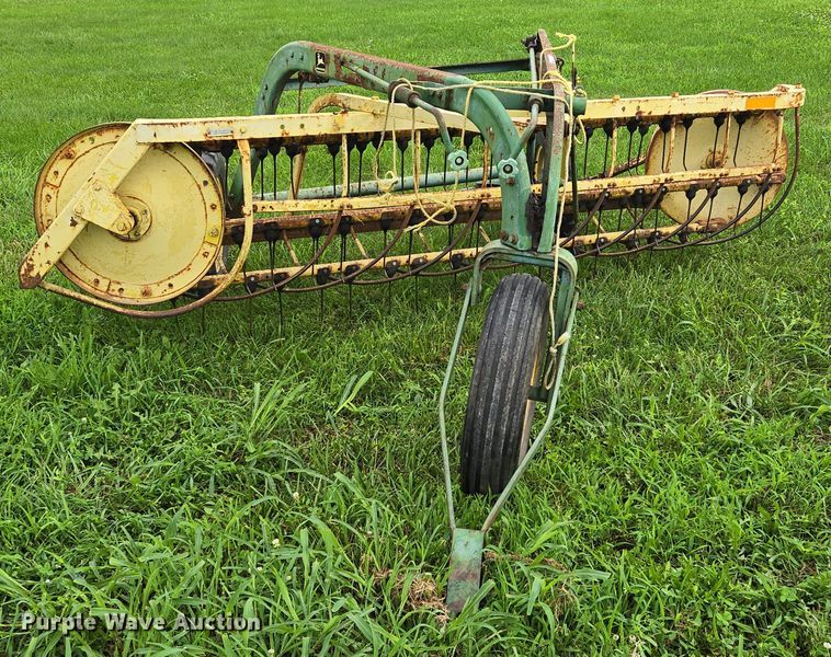 image for item EF1849 John Deere 660 hay rake