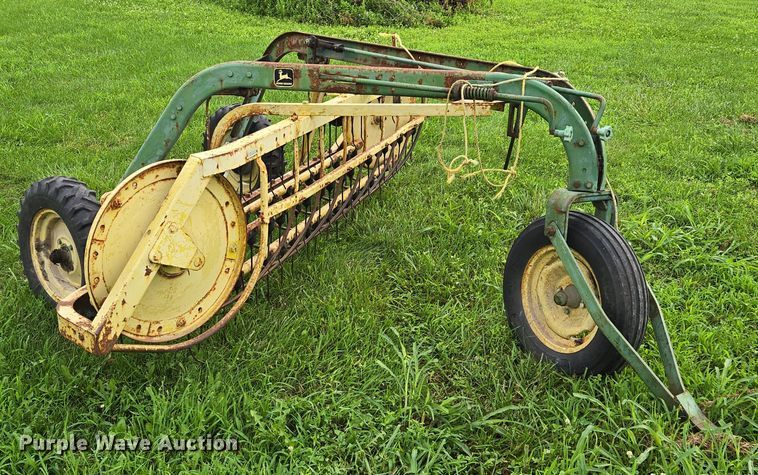 image for item EF1849 John Deere 660 hay rake