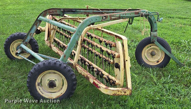 image for item EF1849 John Deere 660 hay rake