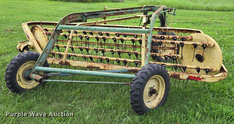 image for item EF1849 John Deere 660 hay rake