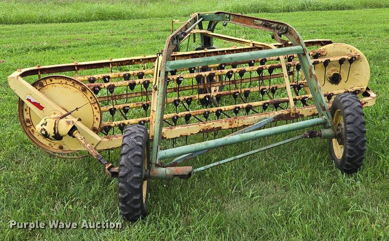 image for item EF1849 John Deere 660 hay rake