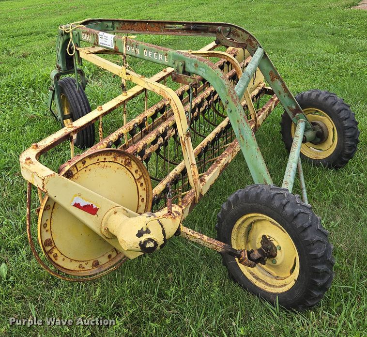 image for item EF1849 John Deere 660 hay rake