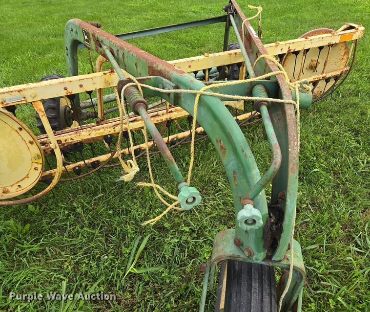 image for item EF1849 John Deere 660 hay rake