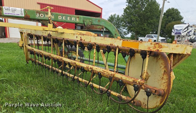 image for item EF1849 John Deere 660 hay rake