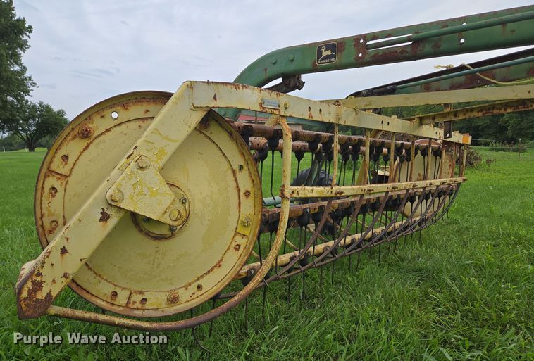 image for item EF1849 John Deere 660 hay rake