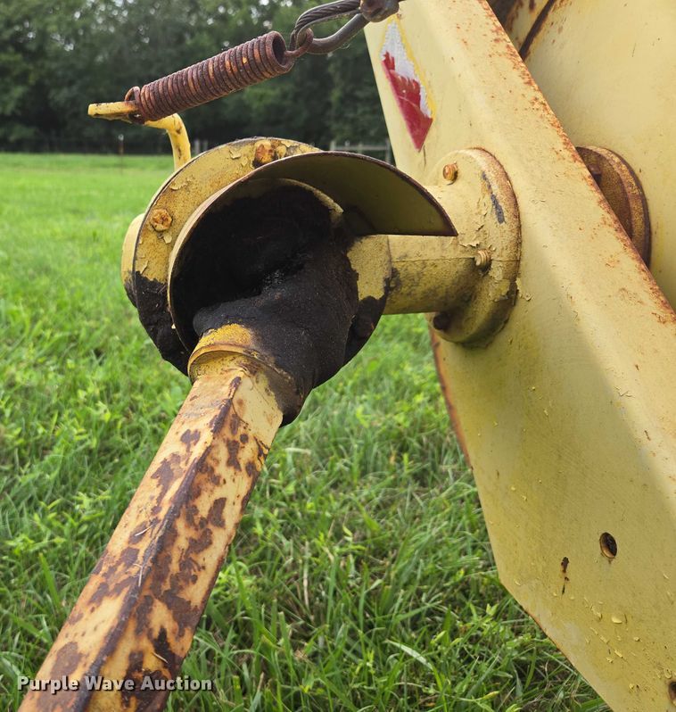 image for item EF1849 John Deere 660 hay rake