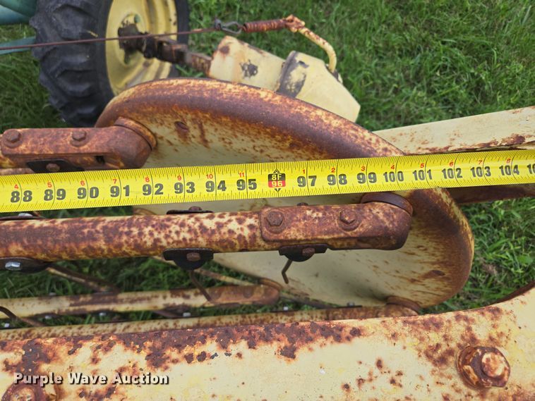image for item EF1849 John Deere 660 hay rake