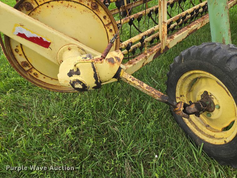 image for item EF1849 John Deere 660 hay rake