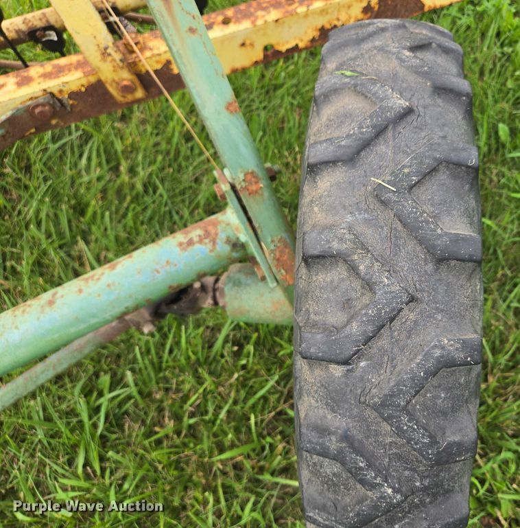 image for item EF1849 John Deere 660 hay rake