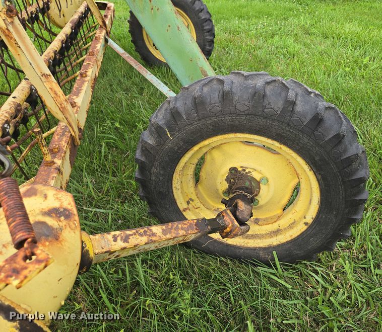 image for item EF1849 John Deere 660 hay rake